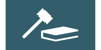 Ikon der illustrerer en hammer og en lovbog